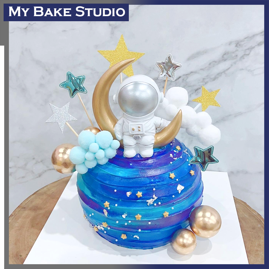 Planetary Space Man Cake